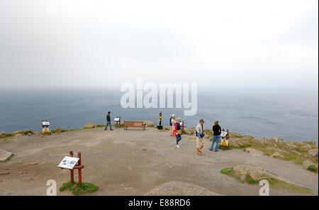 Point de vue touristique de Lands End Cornwall England uk Banque D'Images