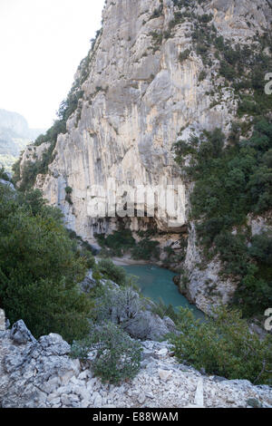 Sur le sentier Martel, dans les gorges du Verdon (France). Sur le sentier Martel, dans les gorges du Verdon (France). Banque D'Images