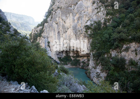 Sur le sentier Martel, dans les gorges du Verdon (France). Sur le sentier Martel, dans les gorges du Verdon (France). Banque D'Images