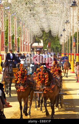 Horse and carriage, foire aux chevaux annuelle, Jerez de la Frontera, Cadiz Province, Andalusia, Spain, Europe Banque D'Images