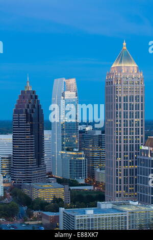 View sur l'Interstate 85 en passant la skyline d'Atlanta, Atlanta, Géorgie, États-Unis d'Amérique, Amérique du Nord Banque D'Images