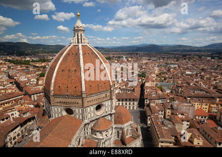 Vue sur le Duomo et le campanile de la ville, Florence, UNESCO World Heritage Site, Toscane, Italie, Europe Banque D'Images