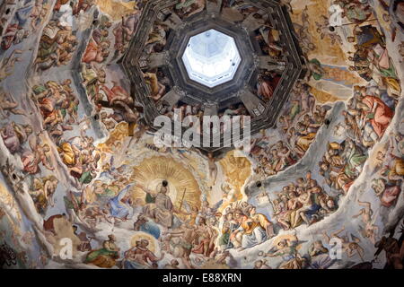 Dome fresque du Jugement dernier par Giorgio Vasari et Federico Zuccari à l'intérieur du Duomo, Florence, Site de l'UNESCO, Toscane, Italie Banque D'Images