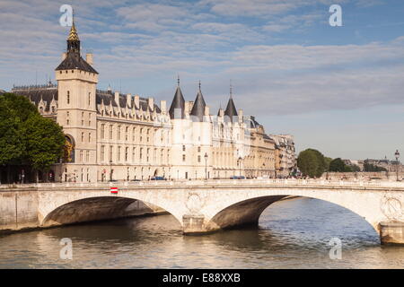 La conciergerie, un ancien palais royal et la prison, Palais de Justice, île de la Cité, Paris, France, Europe Banque D'Images