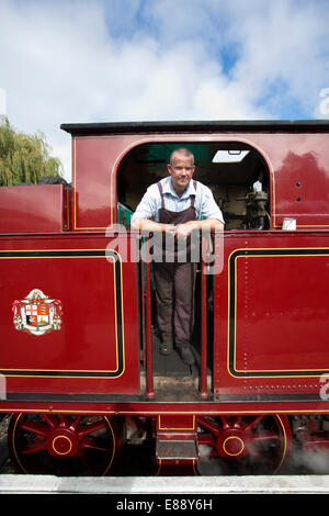 Metropolitan Railway locomotive vapeur 'Met 1' d'exécution sur le jette - Ongar voie ferrée désaffectée et Tube line, Essex, Angleterre, RU Banque D'Images