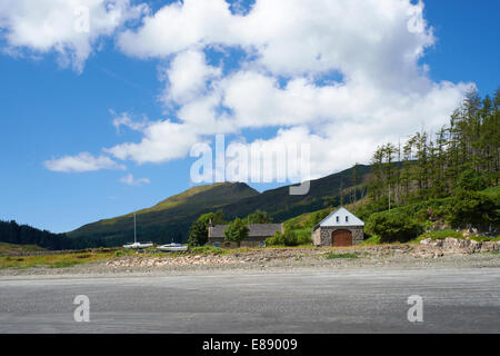 Un Croft à Loch Gleann Bharcasaig Bharcasaig, rivage de Loch, Brisbane près de Dunvegan sur l'île de Skye. Banque D'Images