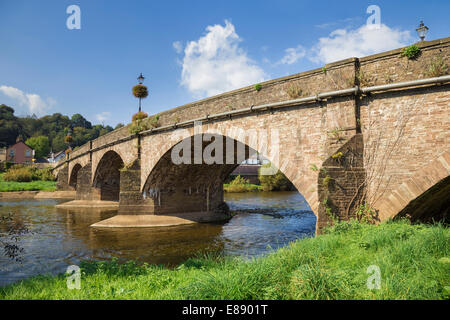 Pont sur la rivière Usk à Usk, Monmouthshire. Banque D'Images