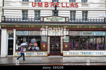 James Smith et fils shop à New Oxford Street la vente de parapluies, de cannes et de bâtons fondée en 1830 Banque D'Images