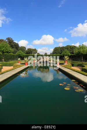 Jardin de l'eau dans les jardins à Houghton Hall, Norfolk, Angleterre, Royaume-Uni. Banque D'Images