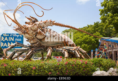 Floride géante sculpture Langouste att il baril de pluie magasins sur Islamorada dans les Florida Keys Banque D'Images