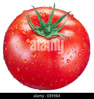 Tomates avec gouttes d'eau sur elle. Isolé sur un fond blanc. Banque D'Images