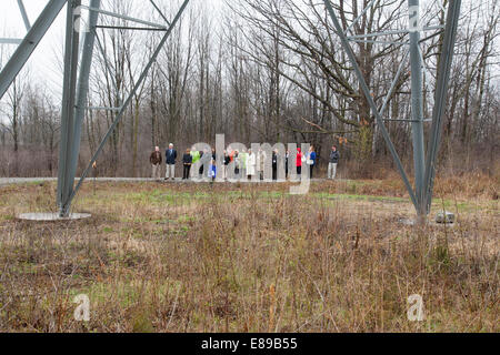 Novi, Michigan - membres de la Wildlife Habitat Council Le tour de la propriété de l'ITC Holdings. Banque D'Images