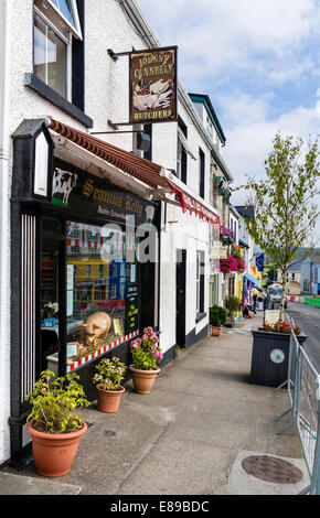 Boutiques n Market Street dans le centre-ville, Clifden, Connemara, comté de Galway, en République d'Irlande Banque D'Images