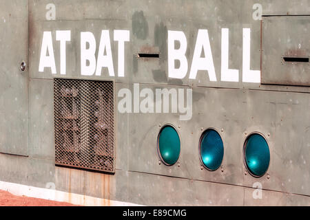 Fenway Park's Green Monster article de la Chauve-souris à boule - tableau de manuel. Banque D'Images