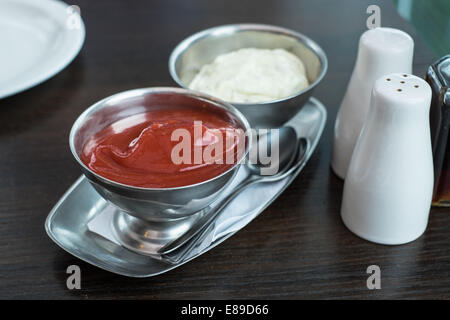 Le ketchup et la Sauce Tartare Banque D'Images