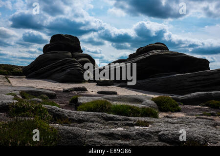 Gâteaux de pain Rock Formation sur le bord de la Derwent dans le Derbyshire Peak District Banque D'Images