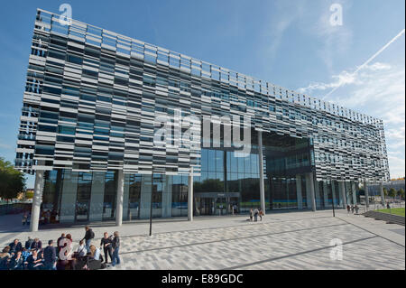 Le bâtiment Birley, partie de la Manchester Metropolitan University MMU, situé dans les champs Birley, Hulme, Manchester. Banque D'Images