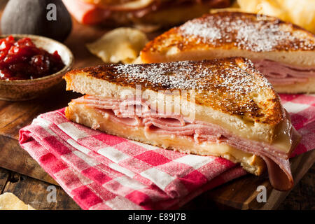 Sandwich Monte Cristo fait maison avec Jambon et Fromage Banque D'Images