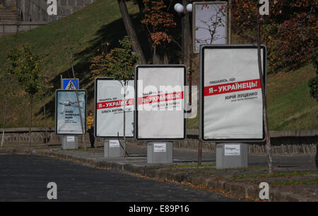 L'Ukraine. 2 octobre, 2014. L'agitation politique et les agitateurs inonder les rues de villes de l'Ukraine dans la période qui a précédé les élections parlementaires : Crédit Sergii Kharchenko/Pacific Press/Alamy Live News Banque D'Images