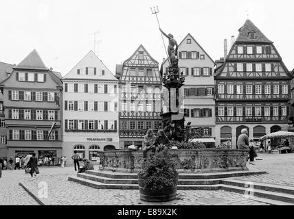 Achtziger Jahre, Buergerhaeuser Neptunbrunnen und Am Marktplatz von Tuebingen, Naturpark Schoenbuch, Bade-Wurtemberg Banque D'Images