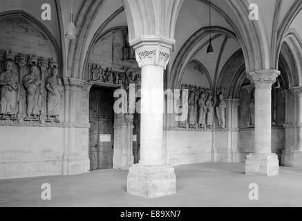 Achtziger Jahre, Vorhalle Paradies mit und Saeulen Apostelfiguren St Paulus Dom von Münster, Münster, Allemagne Banque D'Images