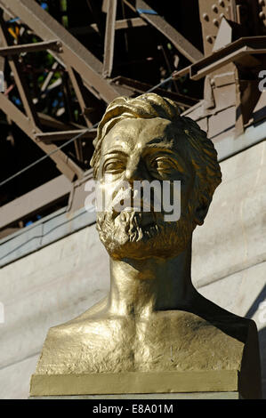 Buste de Gustave Eiffel à la Tour Eiffel, Tour Eiffel, 7ème arrondissement, Paris, France Banque D'Images