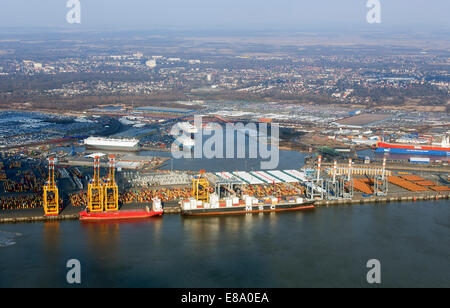 Zone portuaire de la ville de Brême, north port, installations portuaires, de la rivière Weser, terminal à conteneurs, wagons de chargement, Bremerhaven, Brême Banque D'Images