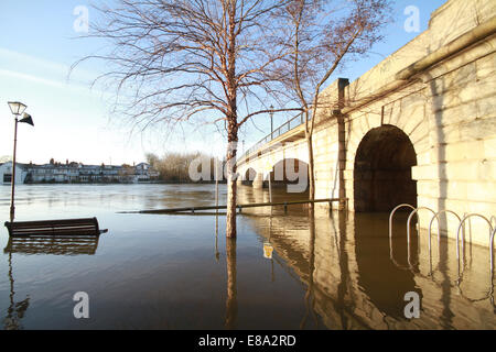 Inondations 2014 Staines Upon Thames Banque D'Images