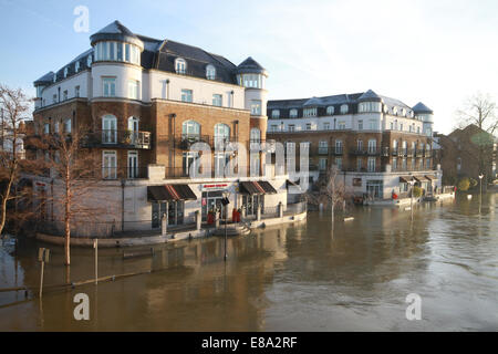 Inondations 2014 Staines Upon Thames Banque D'Images