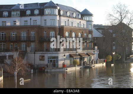 Inondations 2014 Staines Upon Thames Banque D'Images