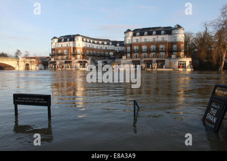 Inondations 2014 Staines Upon Thames Banque D'Images