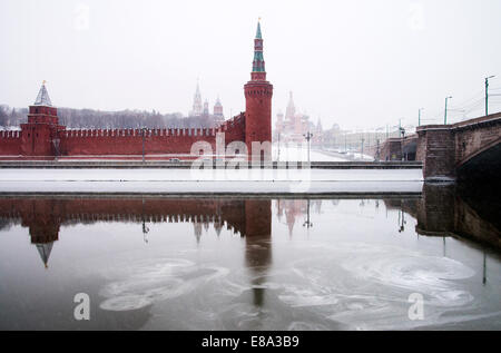 Vue sur le Kremlin et la cathédrale Saint-Basile de la Moskova, Moscou, Russie Banque D'Images