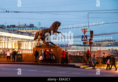 L'un des dresseurs de chevaux quatre sculptures sur le pont Anitchkov, sur la Rivière Fontanka, Saint Petersburg, Russie Banque D'Images