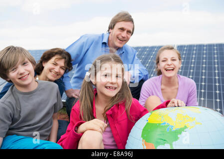 Parc solaire de parents portrait ballon globe Banque D'Images