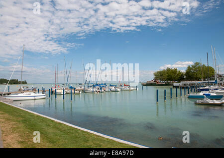 Le lac Balaton, bateaux à voile dans le port de Balatonfured, Hongrie Banque D'Images