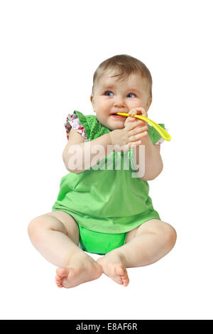 Siège pour bébé avec cuillère en bouche isolé sur fond blanc Banque D'Images