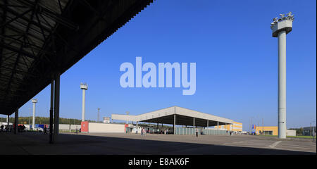 Marienborn, Allemagne. 06Th Oct, 2014. Le mémorial de la Division allemande dans la région de Marienborn, Allemagne, 03 octobre 2014. L'ancien passage frontalier à l'ancienne frontière entre l'Est et l'Allemagne de l'Ouest a été le plus grand contrôle en particulier pour le trafic de transit à l'ouest de Berlin. Photo : JENS WOLF/dpa/Alamy Live News Banque D'Images