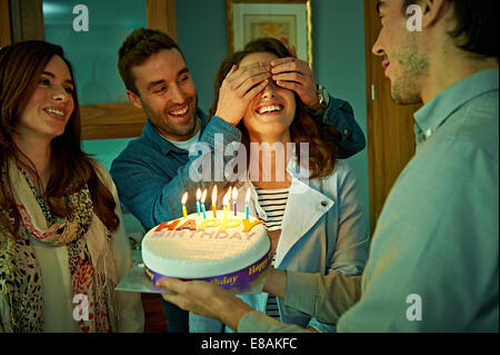 Friends celebrating birthday at home Banque D'Images