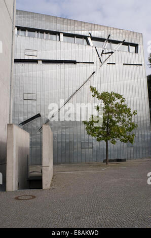 Le musée juif conçu par Libeskind à Berlin Allemagne Banque D'Images