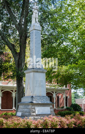 Confederate memorial en face de la Walton County Courthouse au centre-ville de Monroe, Michigan, USA. Banque D'Images