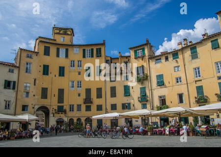 Place Romano à Lucca, Toscane, Italie Banque D'Images