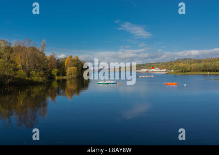 De la femme de chambre sur le Loch le Loch Lomond à Balloch Dunbartonshire de l'Ecosse Banque D'Images