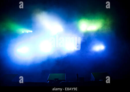 Stage lights et foule pendant les concerts Banque D'Images