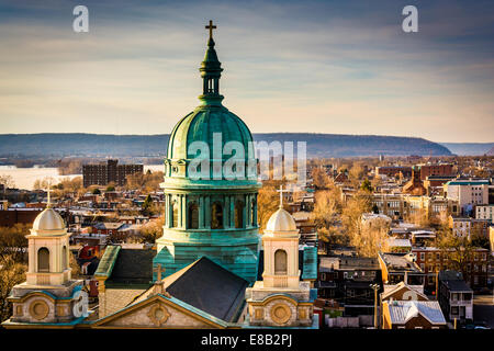 La paroisse de la cathédrale de Saint Patrick vu de South Street Parking Garage dans la région de Harrisburg, Pennsylvanie. Banque D'Images