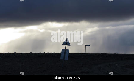 Route du désert F35 avec balises, Islande Banque D'Images