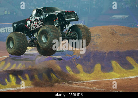 Melbourne, Victoria, Australie, Australie. 4ème Oct, 2014. Metal Mulisha TOD LEDUC affaiblies au cours de la 2014 Monster Jam à l'AAMI Park, Melbourne, Australie. Crédit : Tom Griffiths/ZUMA/Alamy Fil Live News Banque D'Images