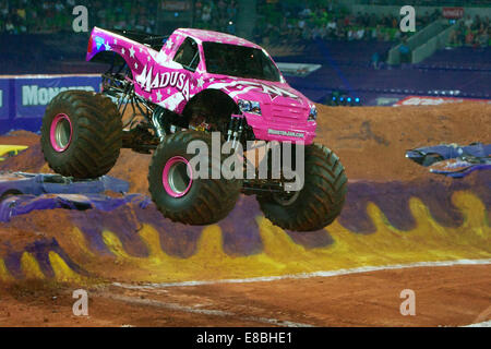 Melbourne, Victoria, Australie, Australie. 4ème Oct, 2014. DEBRA MICELI Madusa conduite au cours de la 2014 Monster Jam à AAMI Park, Melbourne, Australie. Crédit : Tom Griffiths/ZUMA/Alamy Fil Live News Banque D'Images