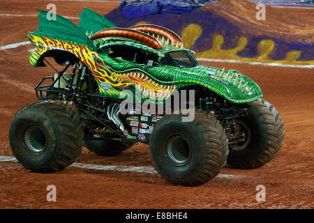 Melbourne, Victoria, Australie, Australie. 4ème Oct, 2014. SCOTT LIDDYCOAT Souffle du dragon de conduite au cours de la 2014 Monster Jam à AAMI Park, Melbourne, Australie. Crédit : Tom Griffiths/ZUMA/Alamy Fil Live News Banque D'Images