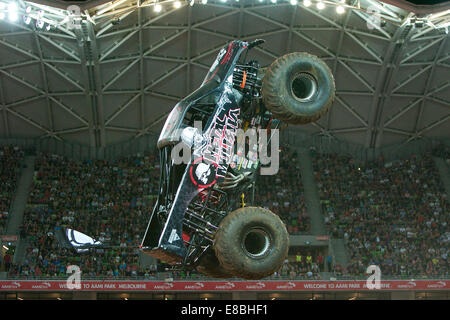 Melbourne, Victoria, Australie, Australie. 4ème Oct, 2014. Metal Mulisha conduite LEDUC TOD en action au cours de la 2014 Monster Jam à l'AAMI Park, Melbourne, Australie. Crédit : Tom Griffiths/ZUMA/Alamy Fil Live News Banque D'Images