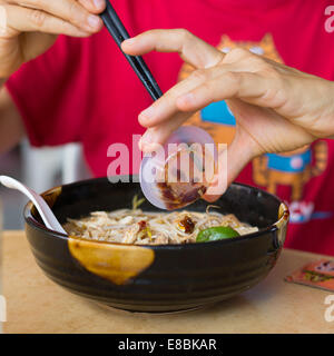 Laksa, cuisine traditionnelle à Kuching, Malaisie, Bornéo. Banque D'Images